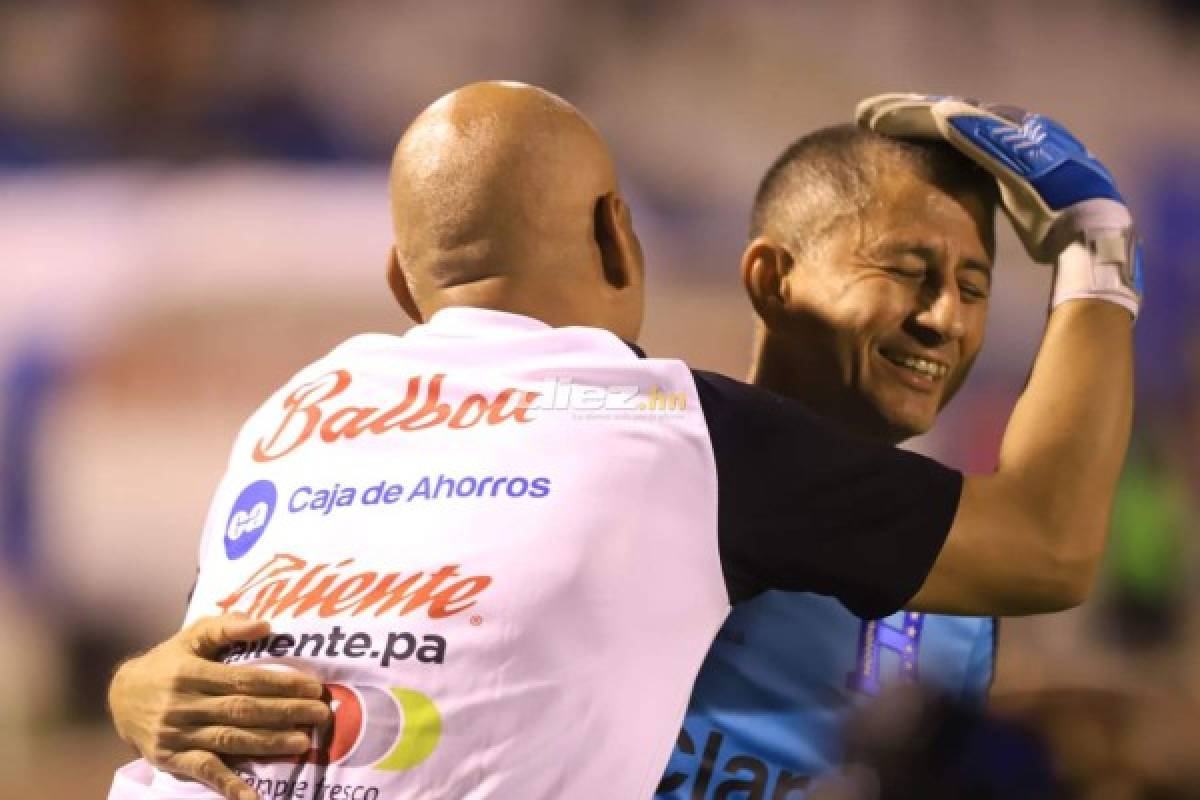 Las impactantes y desgarradoras fotos de los futbolistas de Honduras en el Olímpico y el júbilo de los panameños