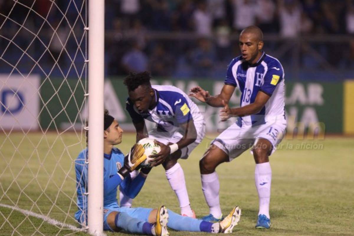 CURIOSAS: Espontáneos en el estadio Olímpico y flores para México