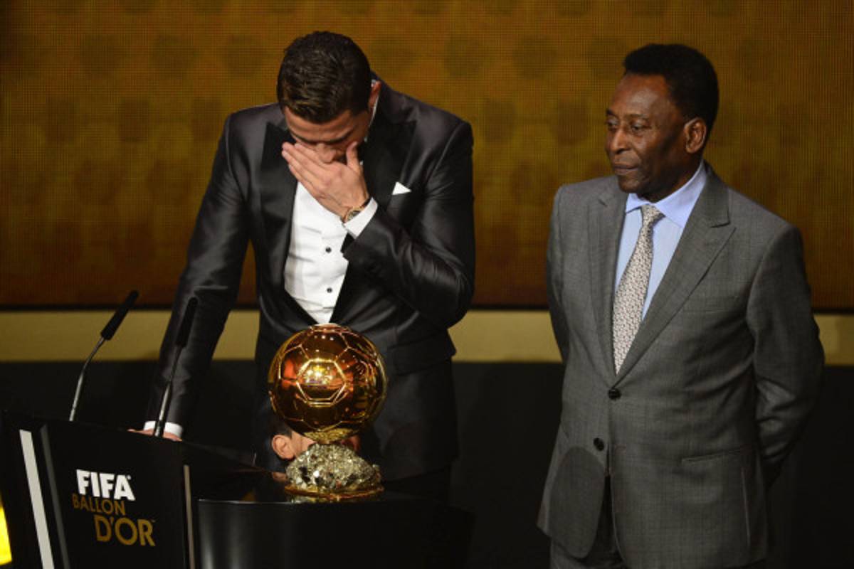 Cristiano entre lágrimas recibe el Balón de Oro 2013