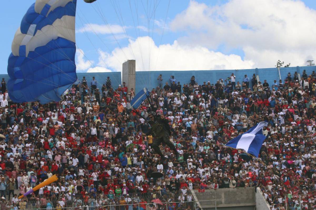 Honduras: tiktokers en excelencia académica, bellas presentadoras, Teófimo López presente y patriotismo en el desfile del 15 de septiembre