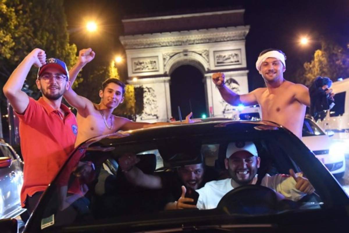 El sentimiento de Neymar: fiesta, cerveza y lágrimas tras la clasificación del PSG a la gran final de la Champions