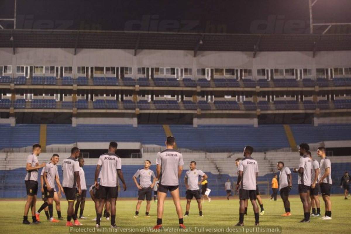 FOTOS: Real España prepara el choque contra Olimpia bajo la luna llena