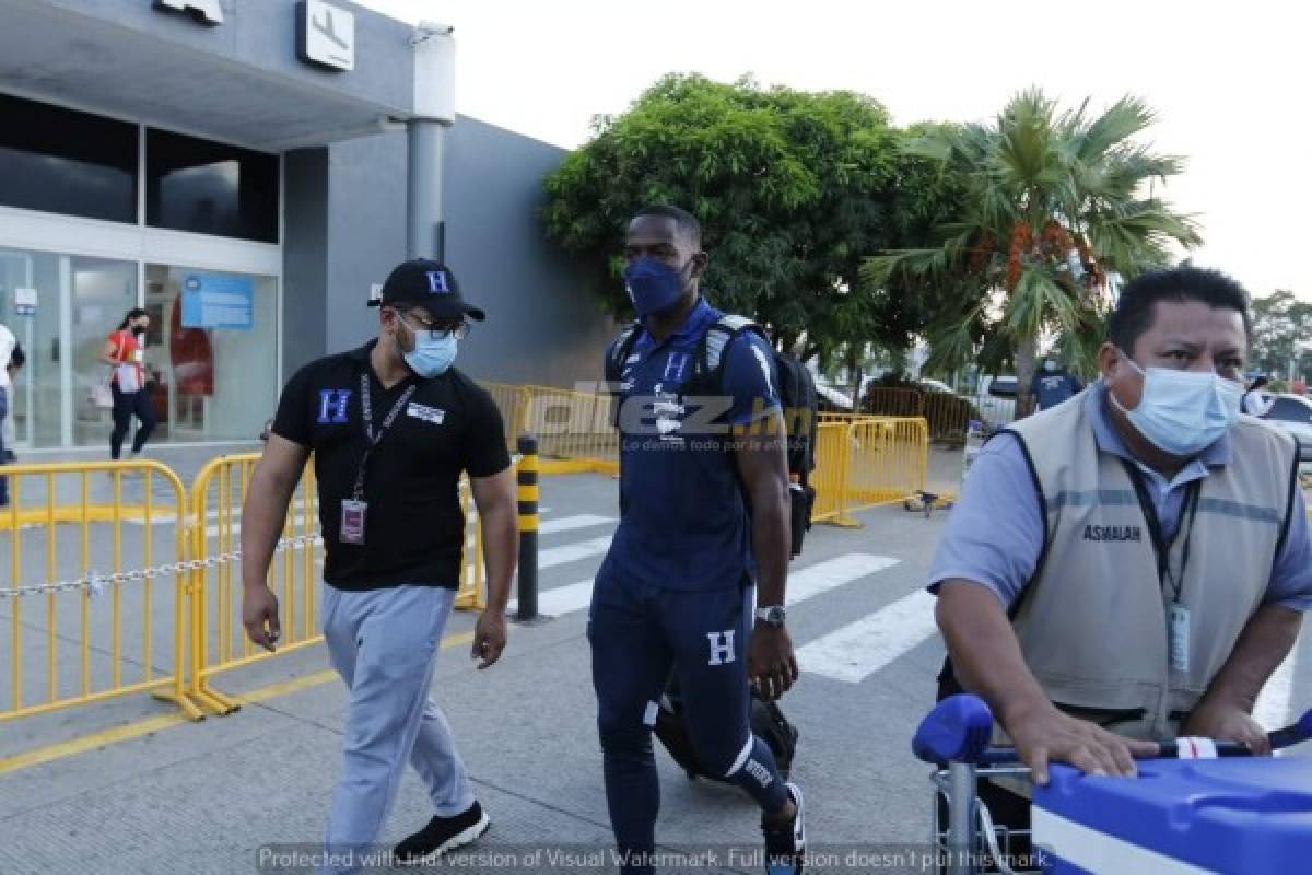 ¡Con guaruras fue recibido Coito! Así fue la discreta llegada de la Selección de Honduras tras perder en México