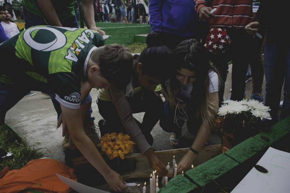 Llanto y dolor: El sufrimiento de los miles de aficionados del Chapecoense