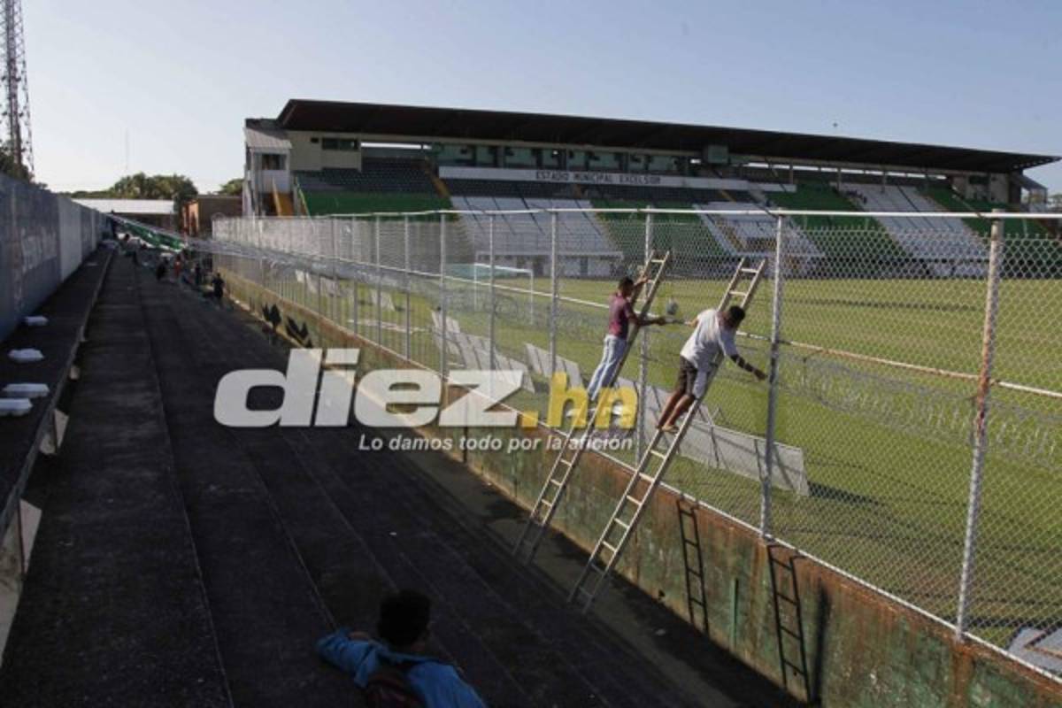 FOTOS: Así son las graderías móviles que se instalan en el Excélsior