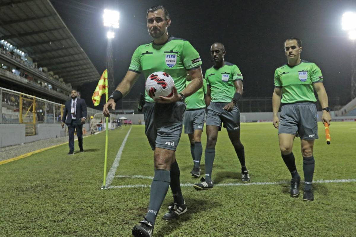 La Concacaf oficializó los árbitros de los partidos de ida de las semifinales de Liga Concacaf.