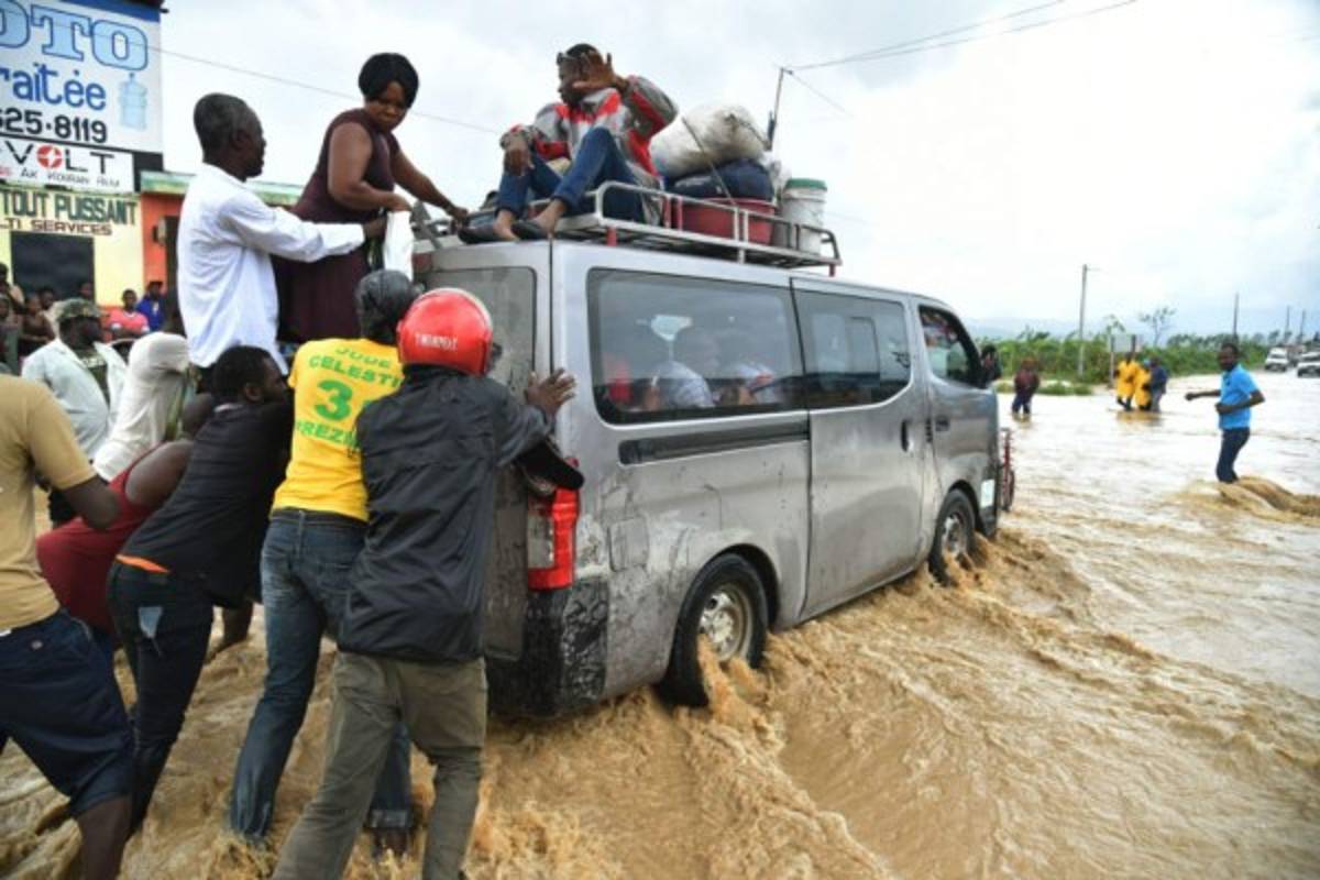 Las imágenes más impactantes del paso del Huracán Matthew por el Caribe