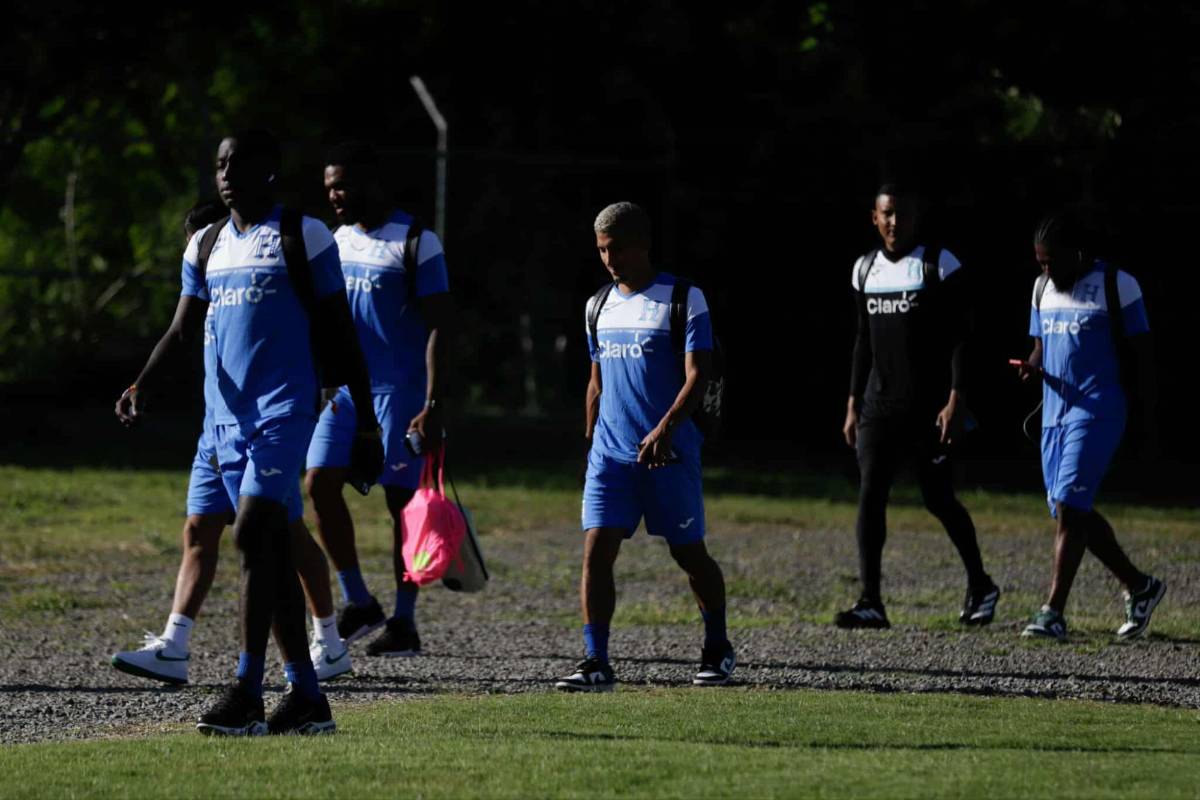 Honduras ya se entrenó con dos legionarios: La visita que sorprendió en la 'H' y, ¿se le fue la mano a Menjívar?