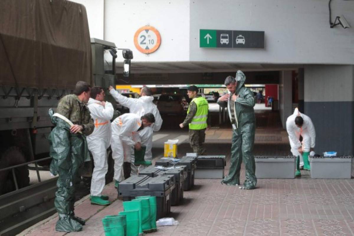 This handout picture made available by the Spanish Ministry of Defence shows members of the NBQ company (nuclear, bacteriological and chemical) of the 'Guadarrama XII' Brigade preparing to disinfect Chamartin railway station in Madrid, on March 20, 2020. - The coronavirus death toll rose to 1,002 in Spain after 235 people died in 24 hours, and the number of cases approached 20,000, the health ministry said. (Photo by INAKI GOMEZ / Spain Defence Ministry / AFP) / RESTRICTED TO EDITORIAL USE - MANDATORY CREDIT 'AFP PHOTO / HANDOUT / SPAIN DEFENCE MINISTRY - NO MARKETING - NO ADVERTISING CAMPAIGNS - DISTRIBUTED AS A SERVICE TO CLIENTS