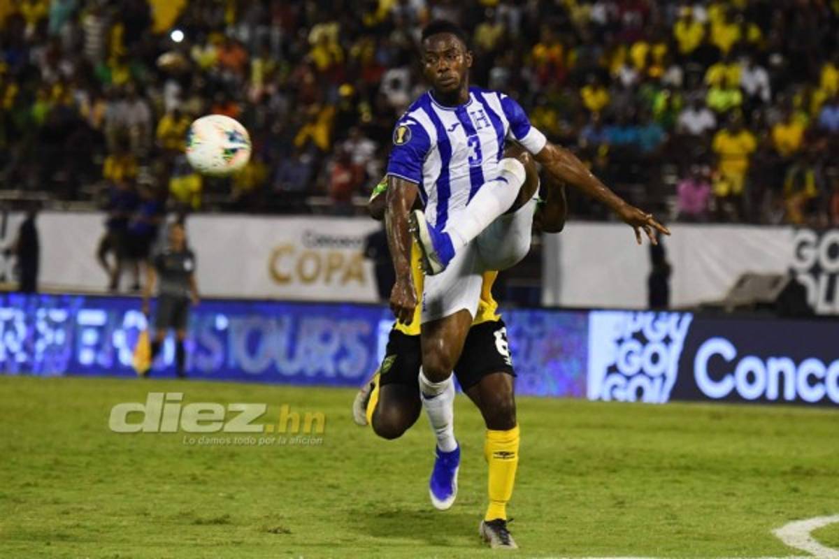 Roger Espinoza nos revela su 11 histórico de la Selección de Honduras