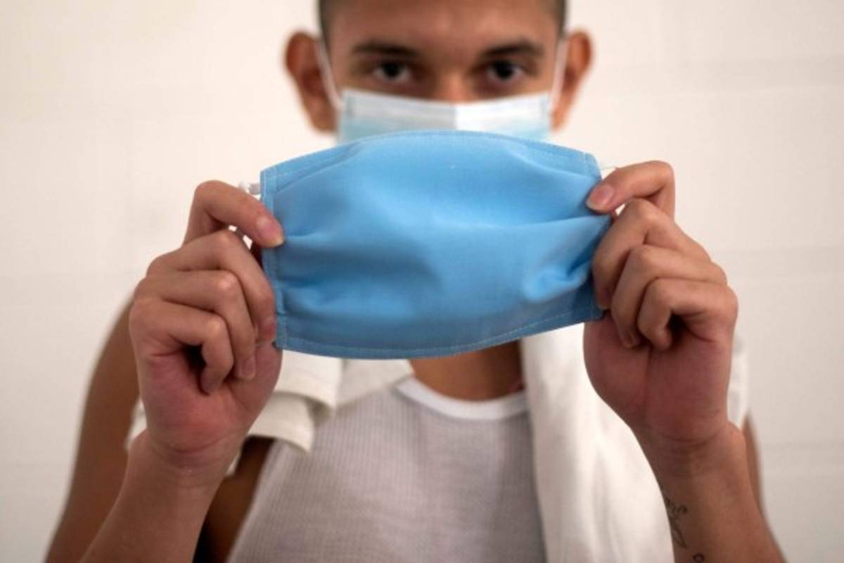 Ex mareros hacen mascarillas en Guatemala para prevenir el coronavirus: 'Ahora quisiera enmendar mis errores'
