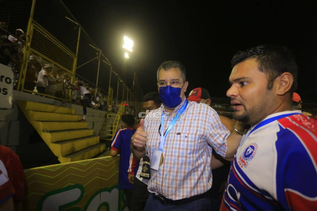 No lo viste en TV: Las hermanas que son novias de dos figuras de Olimpia, el llanto de futbolistas de Real España y la ‘gaseada’ a los albos