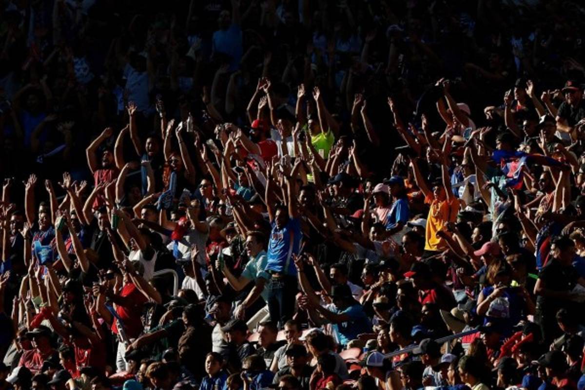 No se vio por TV: Espontáneos y llenazo... ¿Quién es el nuevo '8' del Barça?