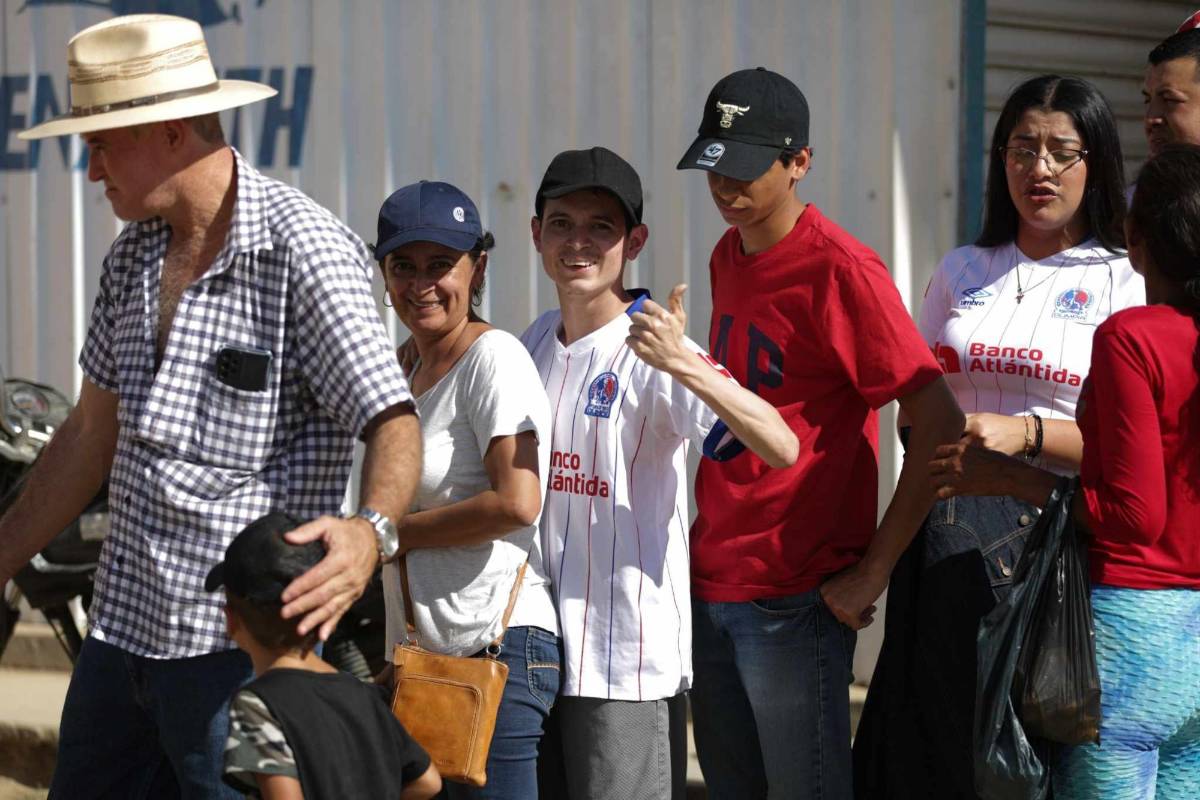 Locura por Olimpia en Danlí: nadie se quiso perder la visita del león y llegaron en familias; así respondieron los jugadores