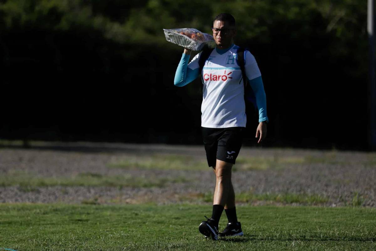 Honduras ya se entrenó con dos legionarios: La visita que sorprendió en la 'H' y, ¿se le fue la mano a Menjívar?