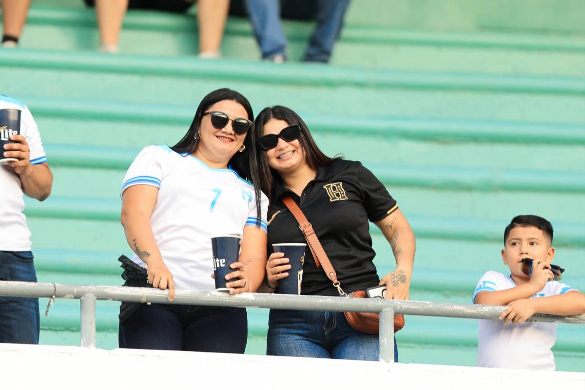 ¡Milagro Flores, de infarto! La Queso tiene a su jugador favorito en el juego de tiktokers entre Honduras y Brasil y ¿Quién es la hermosa de lentes?