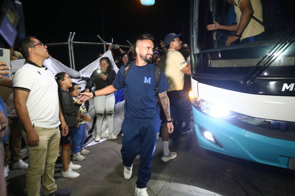 ¡Locura! Afición de Motagua arropa al club con banderazo; niño sorprende a Javier López