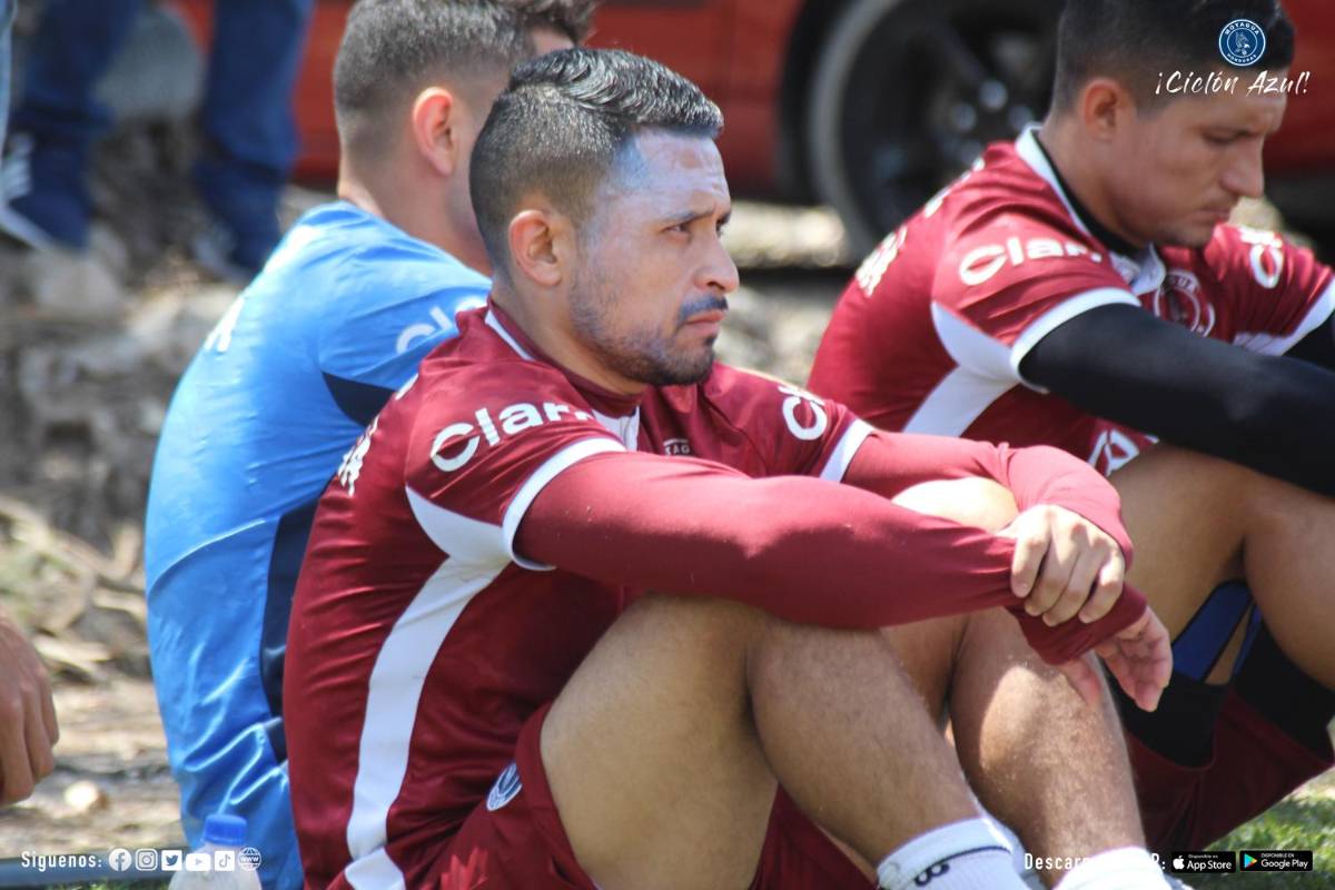 Visitas especiales: Plantilla de Motagua vive una inusual práctica con la presencia del Bolillo Gómez y la de sus máximos dirigentes