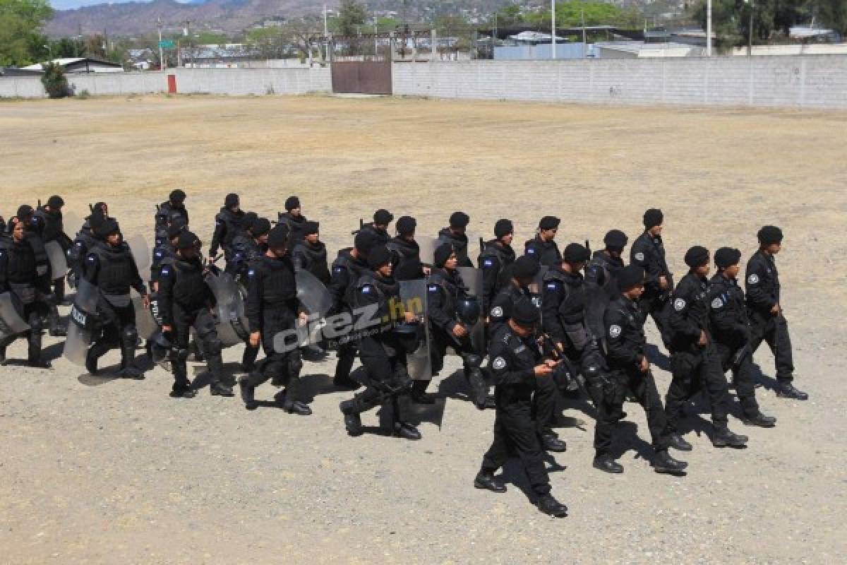 Pese al coronavirus, 120 policías llegan al Carlos Miranda sin protección; silencio total en el Motagua-Olimpia