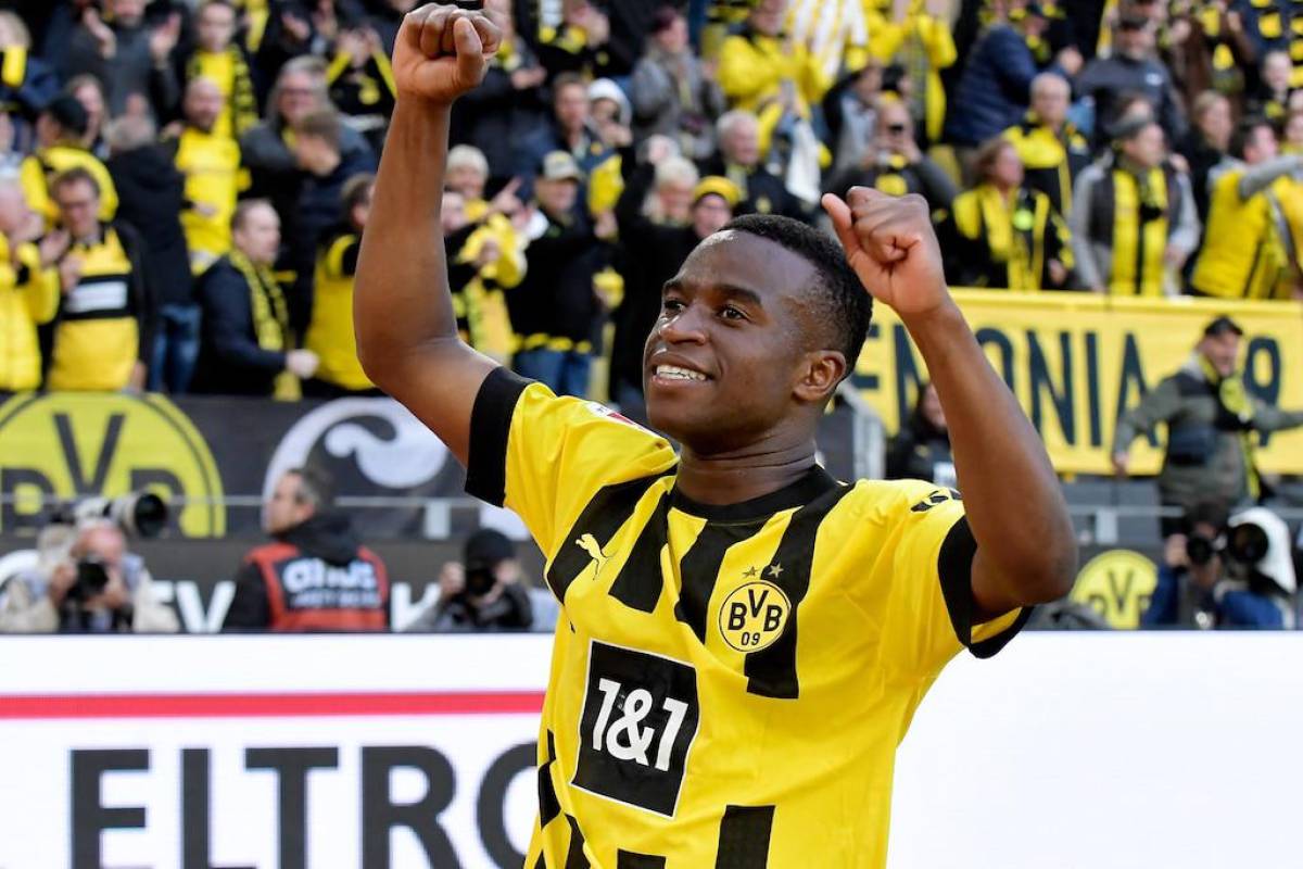 <b>Youssoufa Moukoko tiene 17 años y es la joven figura del Dortmund alemán.</b>