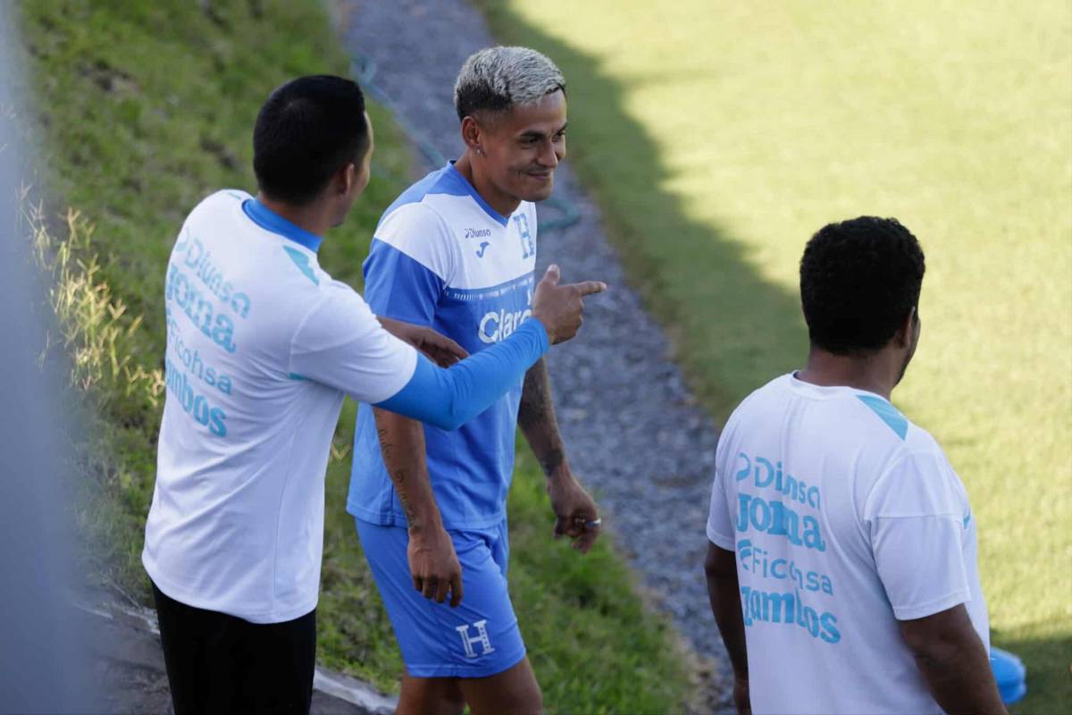 Honduras ya se entrenó con dos legionarios: La visita que sorprendió en la 'H' y, ¿se le fue la mano a Menjívar?