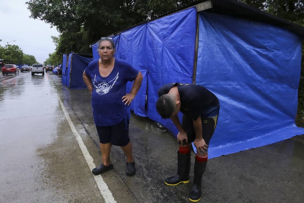 INFORME ESPECIAL: Río Chamelecón se desborda, La Lima comienza a sufrir los efectos de Julia y aumentan las evacuaciones