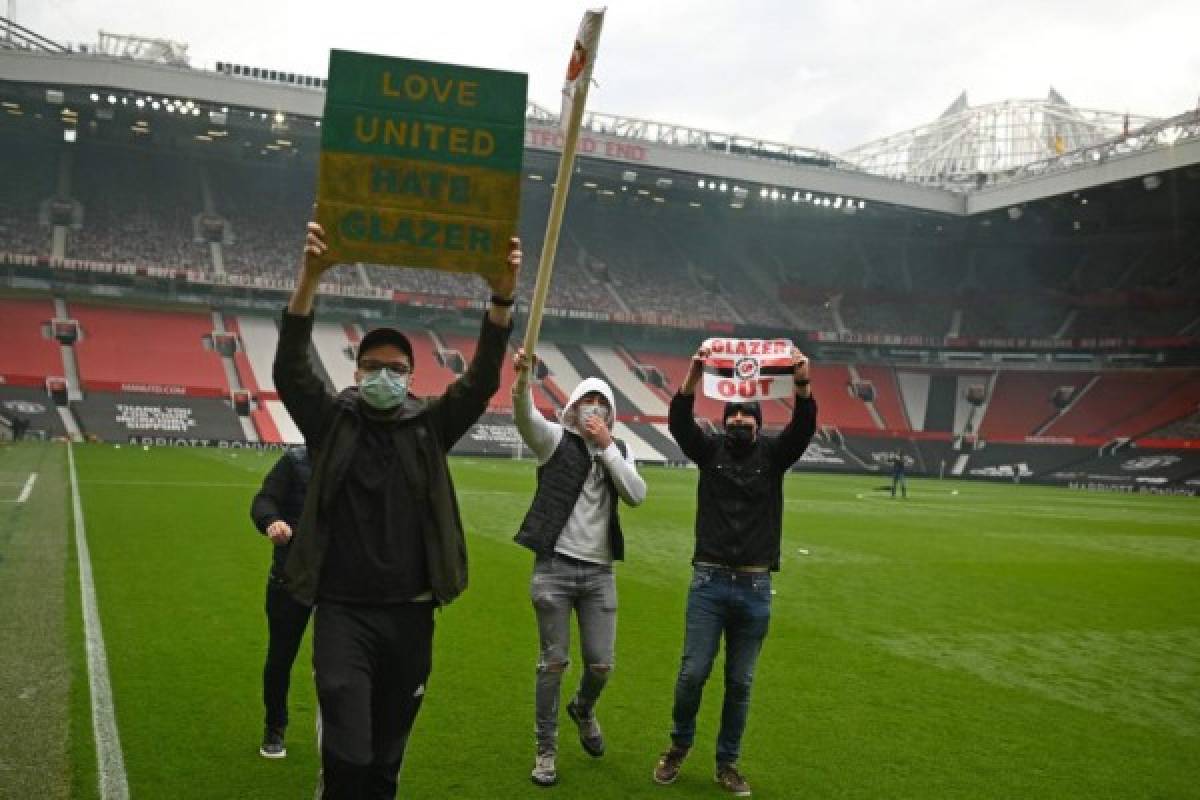 Impactantes imágenes: aficionados del Manchester United asaltan Old Trafford y aplazan el clásico inglés