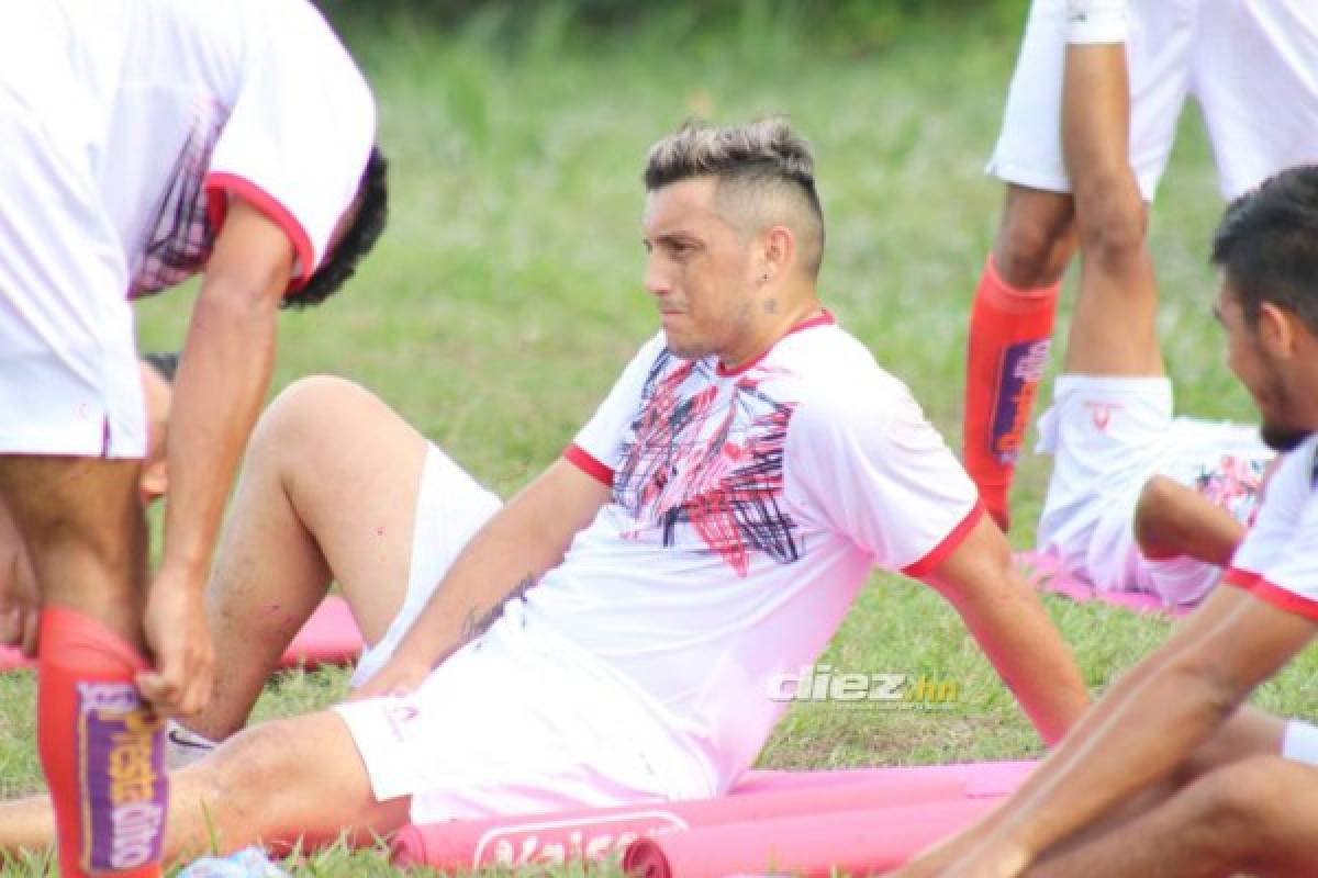 Futbolista del Vida Martin Luque se cansó de esperar y huyó de Honduras con su familia
