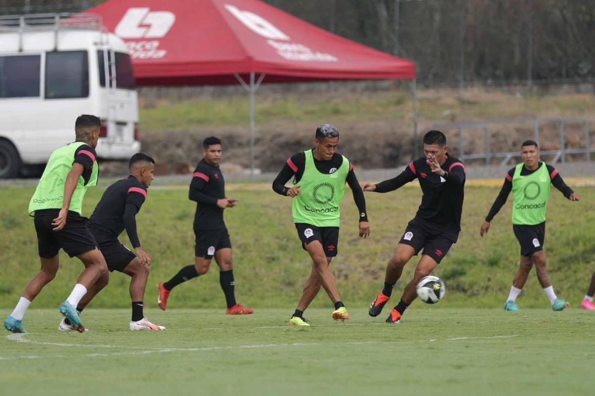 La última práctica de Olimpia antes de la final con Marathón: Troglio concentrado y el que entrenó por separado