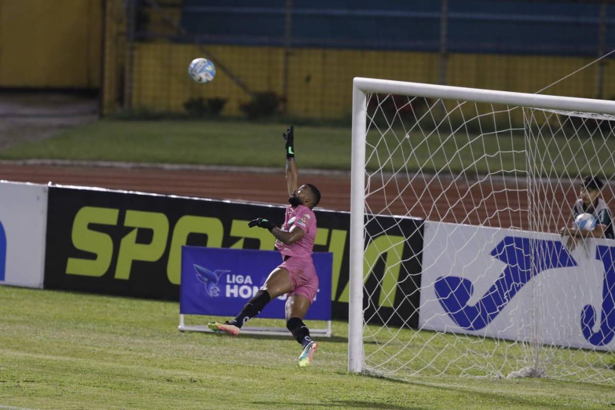 El gran debut del joven portero, la locura de Alexy Vega, el error de Messiniti y lindas edecanes brillaron en el Marathón vs Platense