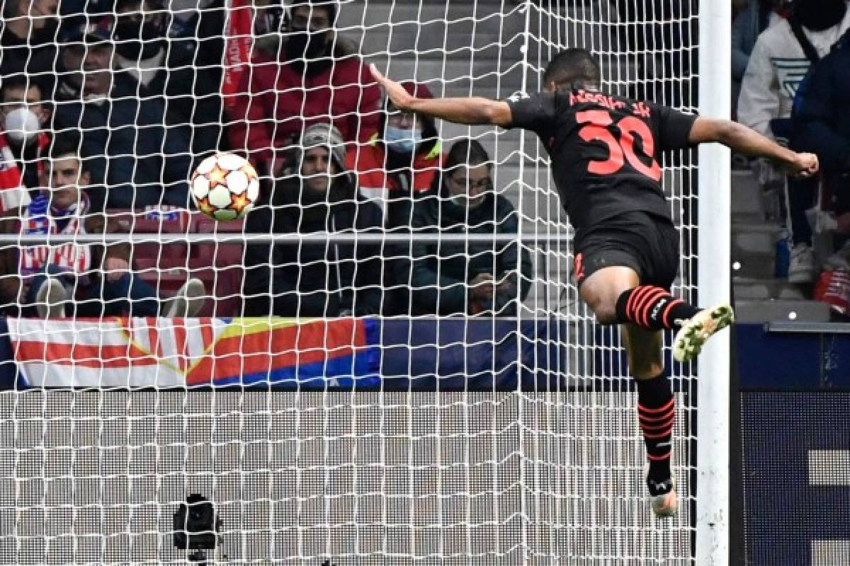 AC Milan's Brazilian forward Junior Messias heads the ball and scores his team's first goal during the UEFA Champions League first round Group B football match between Club Atletico de Madrid and AC Milan at the Wanda Metropolitano stadium in Madrid on November 24, 2021. (Photo by PIERRE-PHILIPPE MARCOU / AFP)