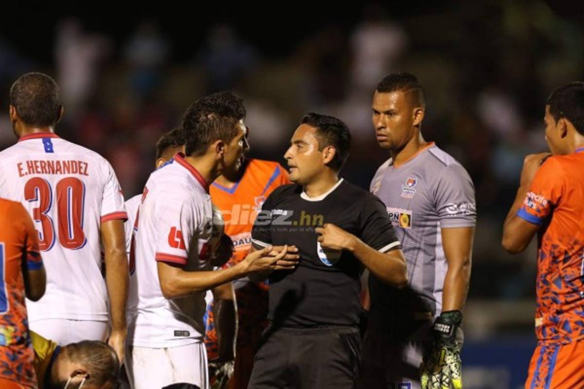 La rubia que se robó las miradas en Danlí, el júbilo en La Ceiba y el cálido abrazo de los porteros