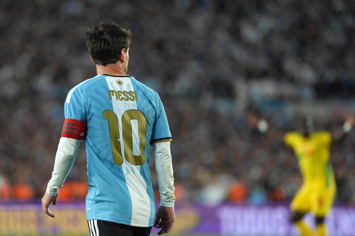 Adiós Messi: Scaloni se quiebra, las lágrimas de Leo y el regalo que le dio el árbitro
