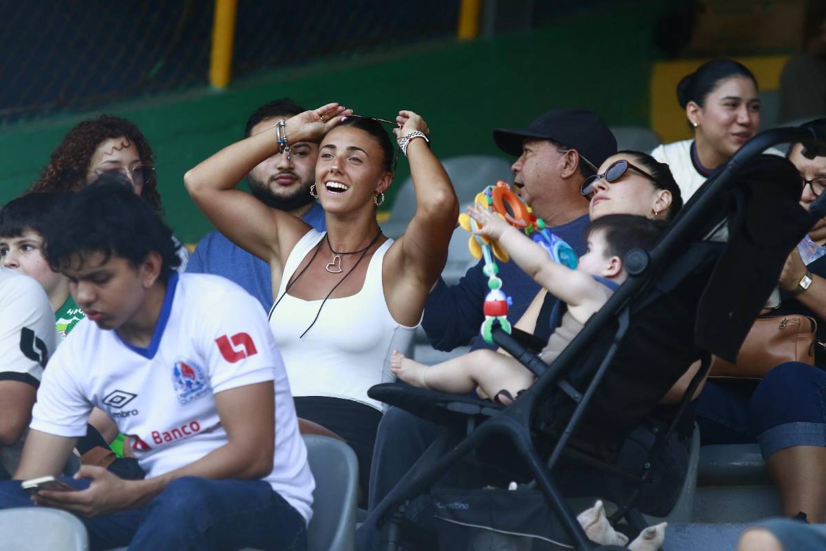 ¿Quién es la de verde? Las hermosas mujeres enamoraron en el Estadio Morazán