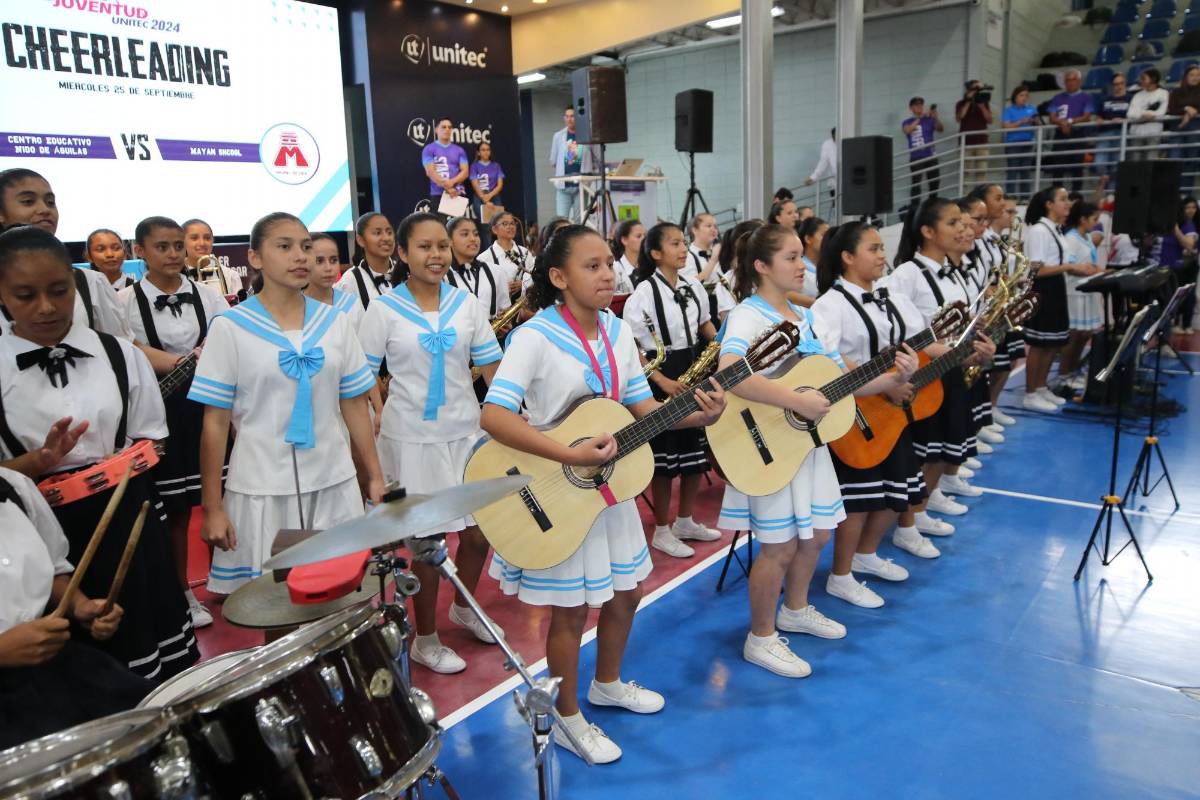 UNITEC vivió una gran fiesta con el lanzamiento de los Juegos de la Juventud; las cheerleading se roboron el show