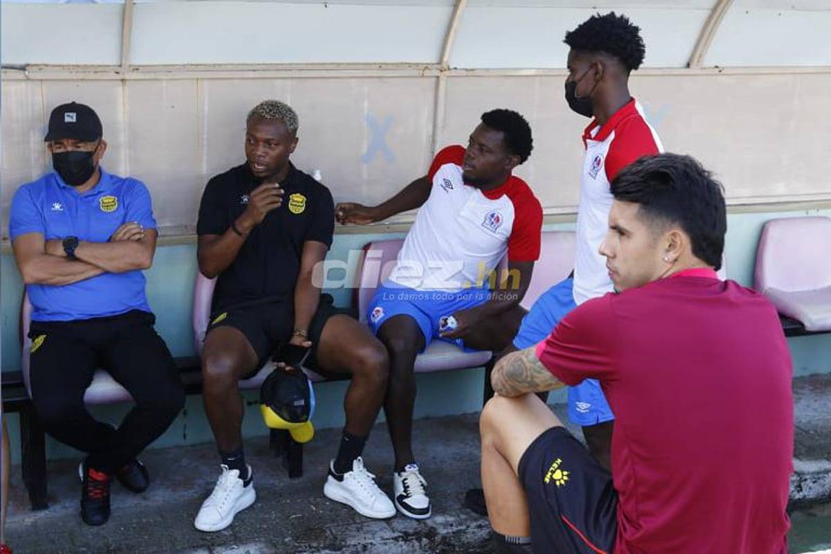 Pelea entre aficionados de Motagua, el saludo entre Vargas y Lavallén y la plática de jugadores de Olimpia y Real España