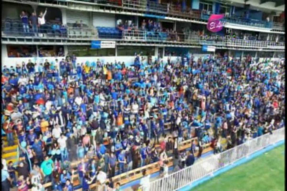 ¡IMPRESIONANTE! La afición de Motagua llena el Nacional en la final ante Platense