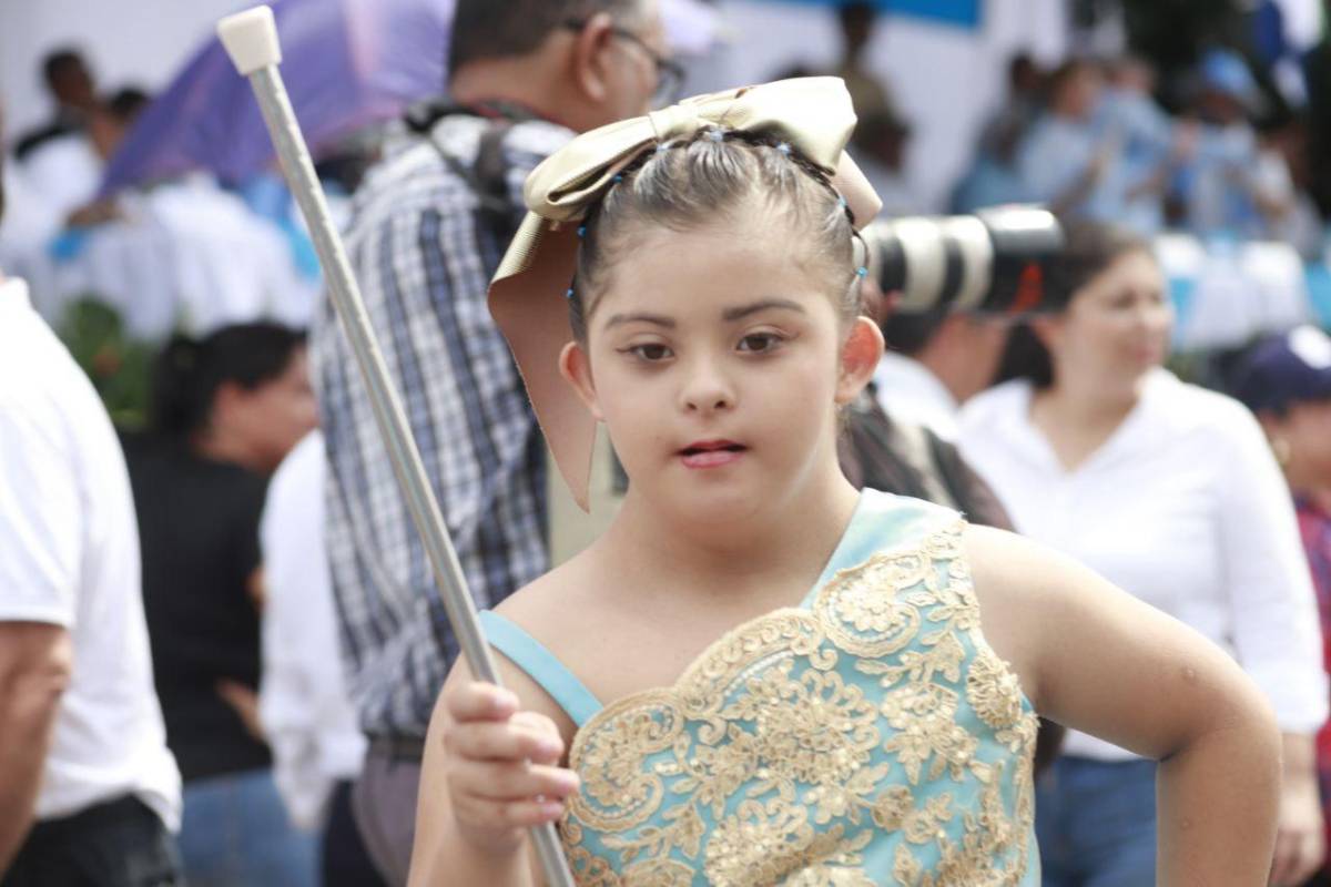Honduras: tiktokers en excelencia académica, bellas presentadoras, Teófimo López presente y patriotismo en el desfile del 15 de septiembre