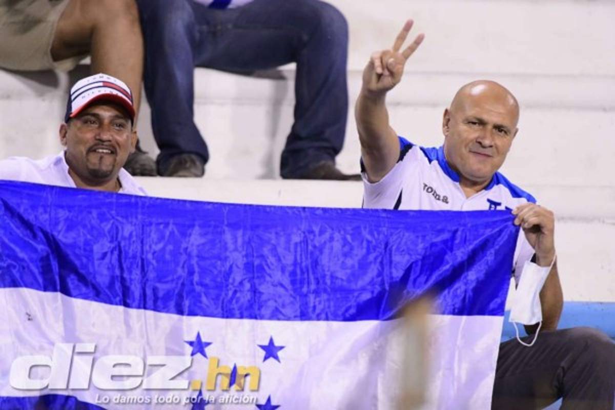 Bellas presentadoras y aficionadas deslumbraron en el estadio Olímpico para el Honduras-Panamá
