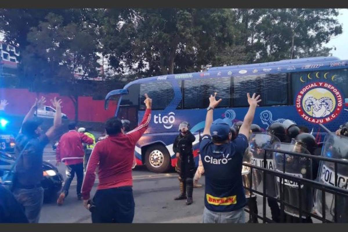 La pelea salvaje entre jugadores del Municipal y Xelajú en Guatemala; hubo ocho expulsados