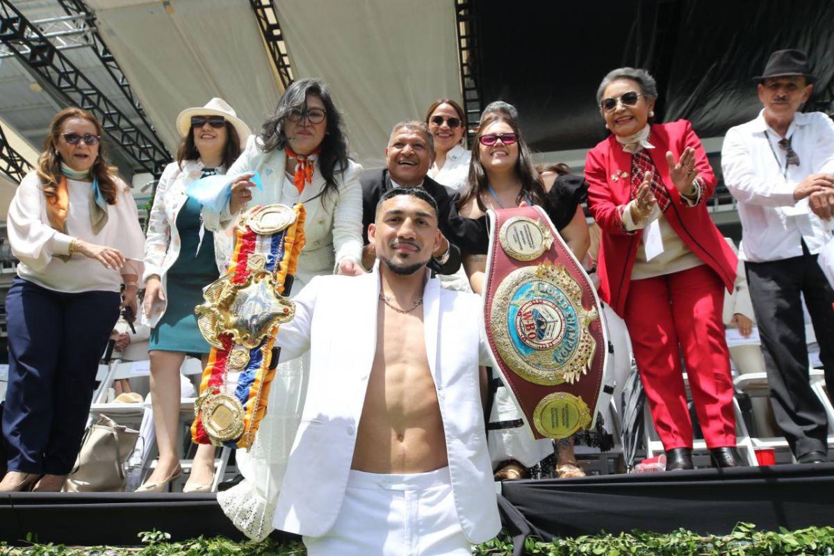 Honduras: tiktokers en excelencia académica, bellas presentadoras, Teófimo López presente y patriotismo en el desfile del 15 de septiembre