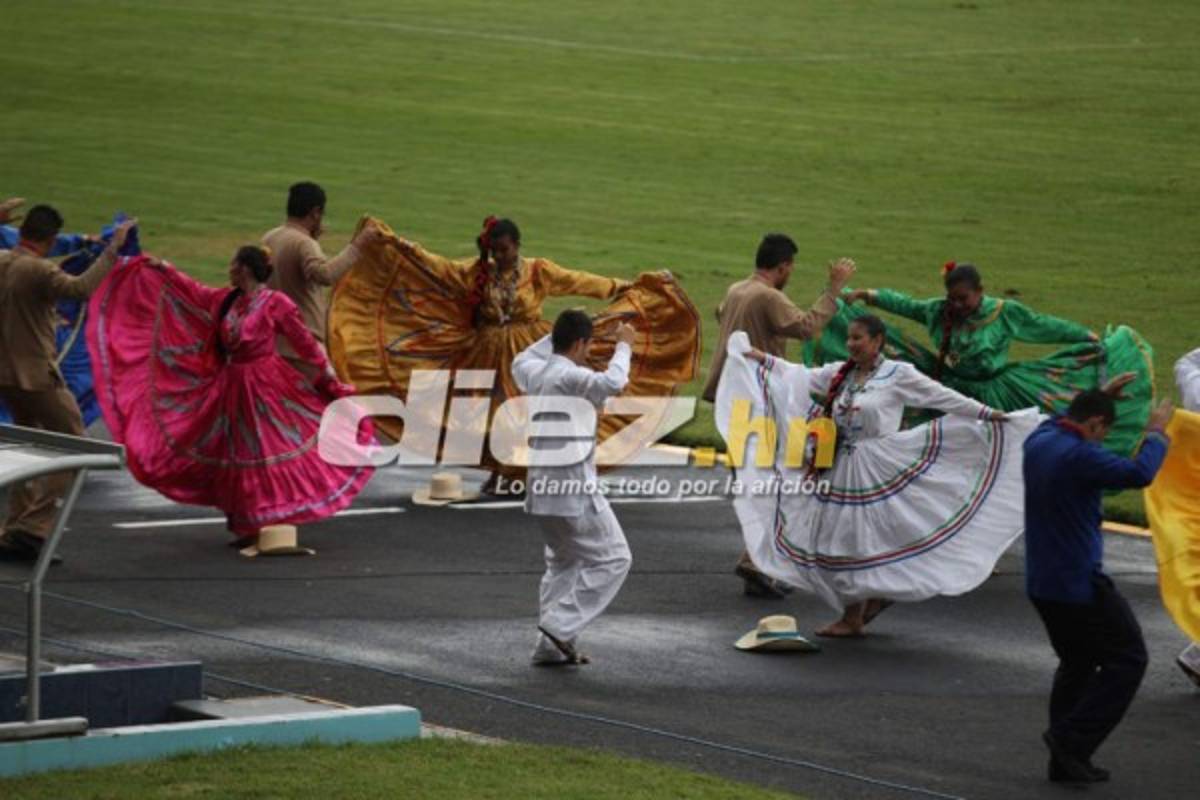 NO VISTE EN TV: El festejo de Platense y Diego Vazquez terminó bañado