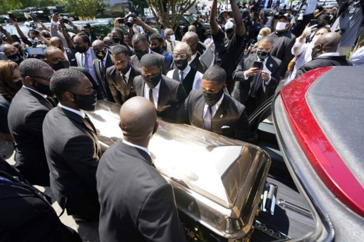 Las dolorosas imágenes del funeral de George Floyd: su último adiós y será enterrado al lado de su madre