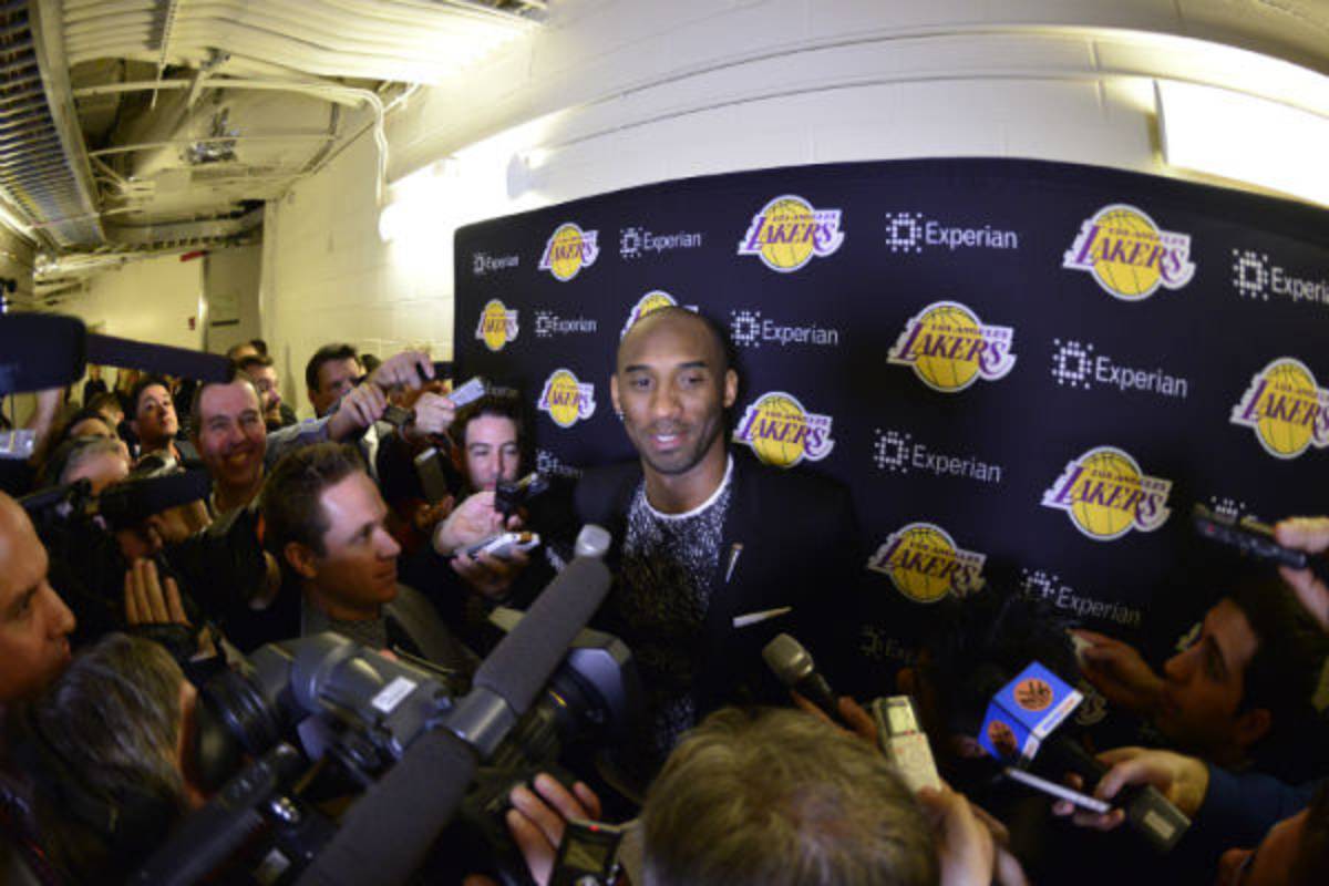 Kobe Bryant estará tres semanas más sin actividad