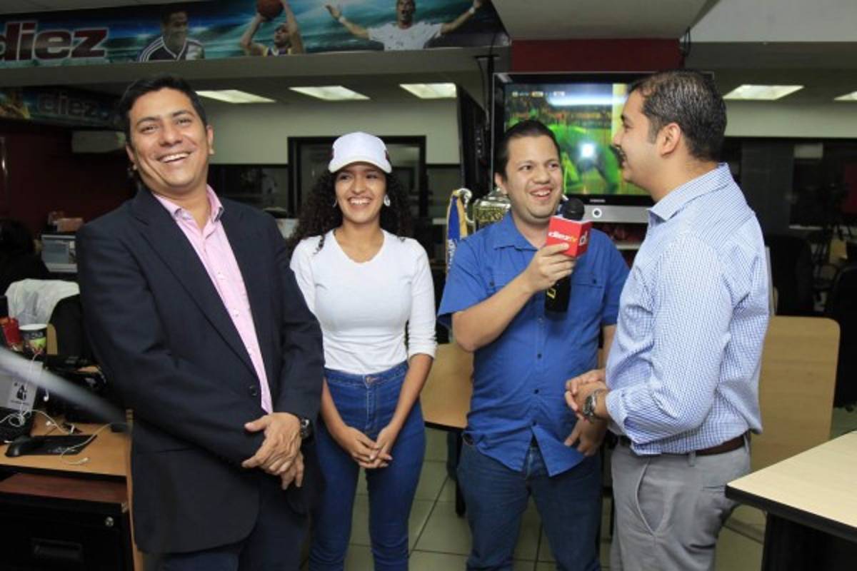 ¡LINDAS! Las espectaculares chicas que custodian la Copa Salva Vida