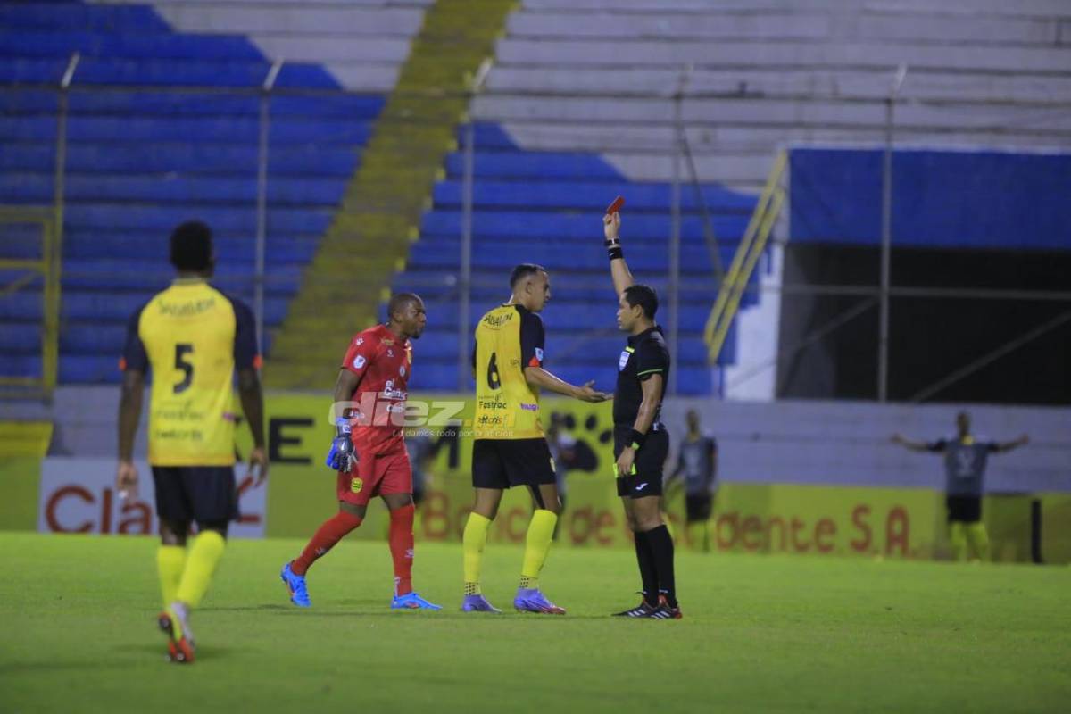 NO SE VIO EN TV: El fantasma en el Morazán, detallazo a jugadores del Vida y expulsión del Buba López