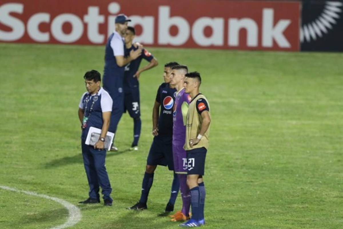 NO SE VIO EN TV: El drama de los jugadores de Motagua y la inolvidable pancarta en gradería