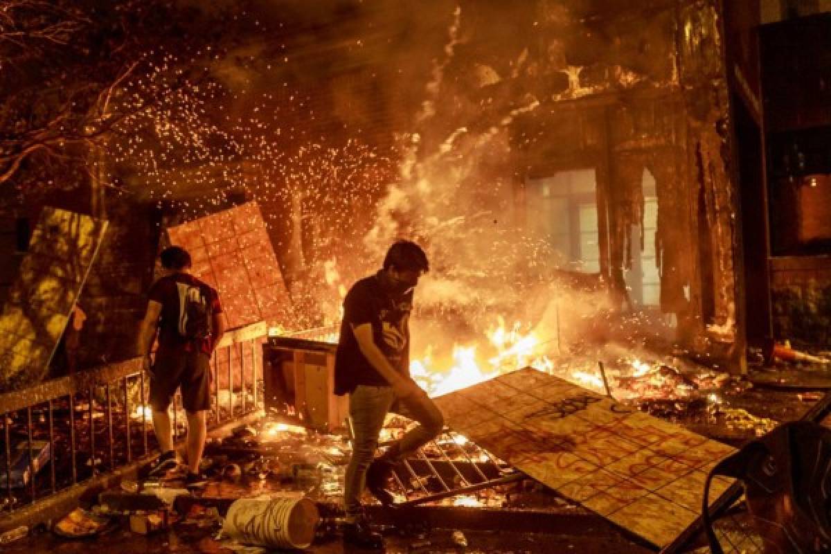 Arde Estados Unidos: Saqueos, incendios y hay despliegue de la Guardia Nacional por la muerte de George Floyd