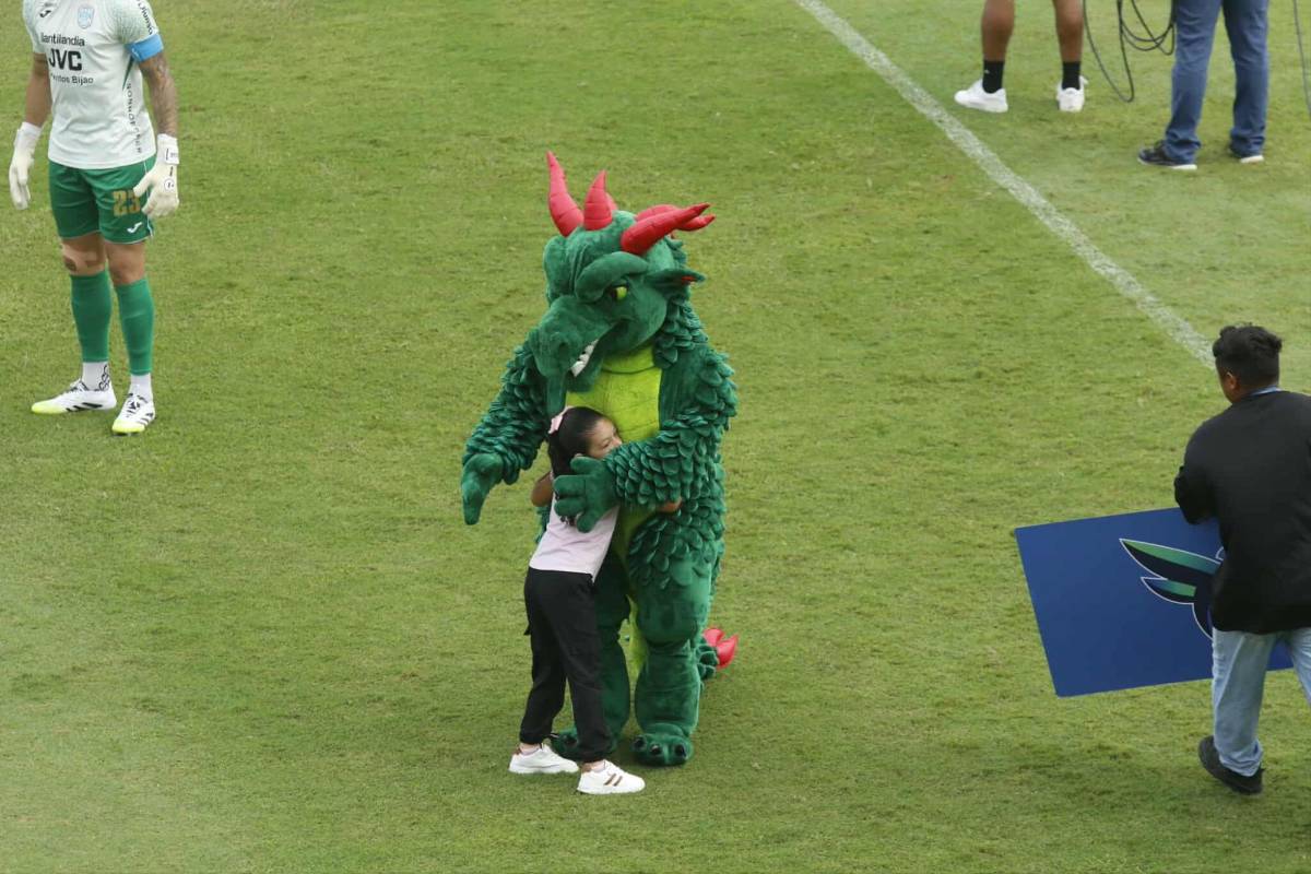 La chica de blanco que eclipsó a todos, el cevichito caro, pero rico, y el jugador que sorprendió al Marathón