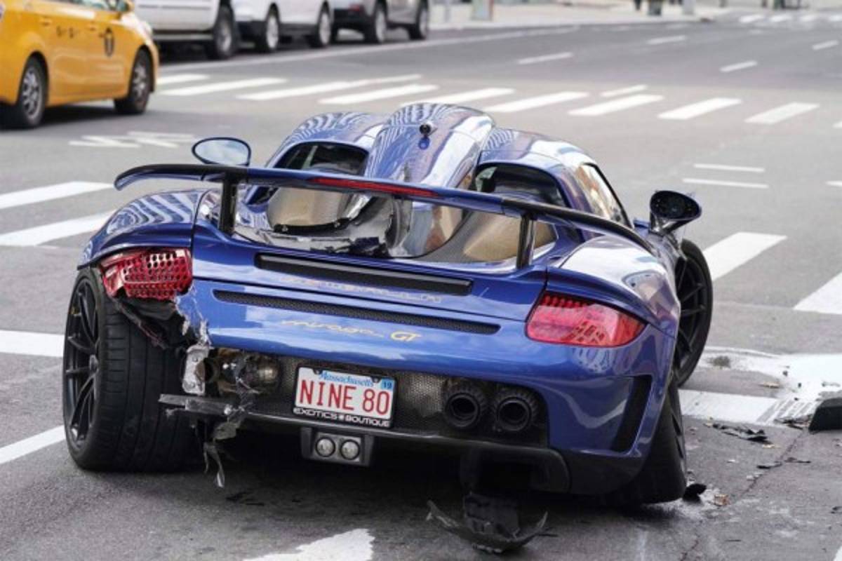 Destruye su Porsche Gemballa Mirage GT en New York; se fuga, pero la policía lo intercepta
